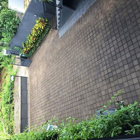 تانجونغْ بينُوا Rumah Kos 52 المظهر الخارجي الصورة